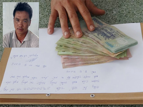 Thấy cửa phòng không khóa, vào cạy tủ lấy tiền rồi ra tự thú