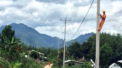 Người dân khu tái định cư Kăn Hoa - Cu Mực vui mừng có điện đúng dịp Quốc khánh