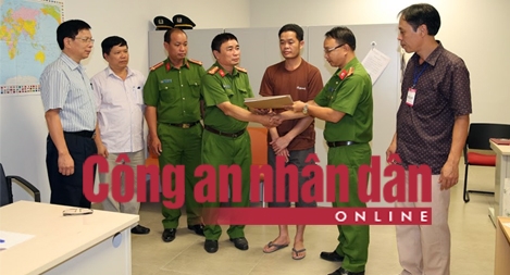 Dẫn giải tên trùm ma túy mua bán 350 bánh heroin từ Lào về Việt Nam