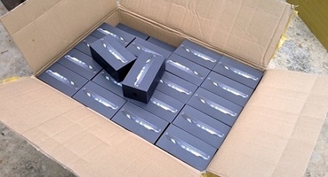 Hai người Hàn Quốc nhập lậu ĐTDĐ qua sân bay Tân Sơn Nhất