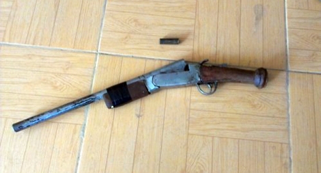 Dùng súng kíp bắn anh trai vì nghi làm ma chài