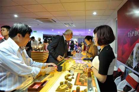 Giá vàng lao dốc, nhà đầu tư méo mặt khóc ròng