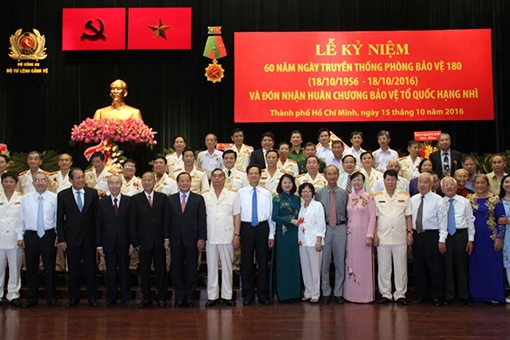  Lực lượng cảnh vệ luôn xứng đáng là những người cận vệ trung thành 