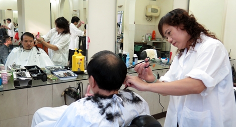 "Cắt tóc Mậu Dịch" giữa Thủ đô