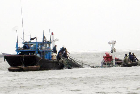Cảnh sát biển cứu 11 ngư dân gặp nạn trên biển