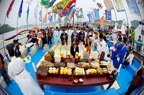 Lên đồng - trò sốt múa may