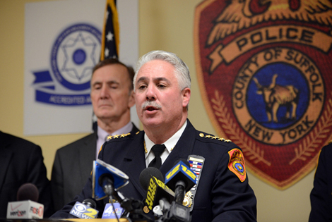 Cảnh sát trưởng đồi trụy xộ khám