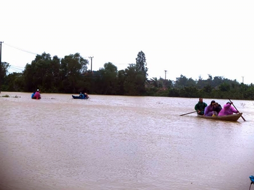 Nhặt ví cho chị, người đàn ông bị lũ cuốn trôi