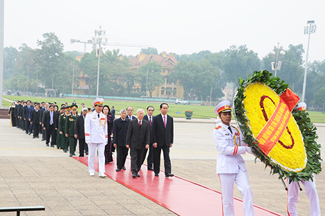 Lãnh đạo Đảng, Nhà nước và Bộ Công an vào Lăng  viếng Chủ tịch Hồ Chí Minh