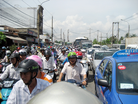 Ôtô cá nhân phải nhường 5 giờ mỗi ngày và 5 ngày một tuần ( Kỳ 4)