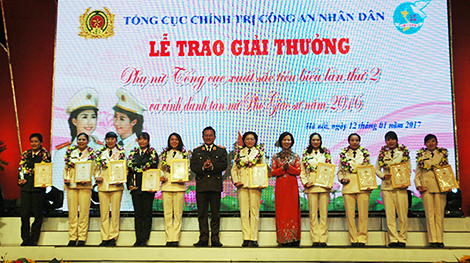 Trao giải thưởng "Phụ nữ Tổng cục Chính trị CAND xuất sắc tiêu biểu"