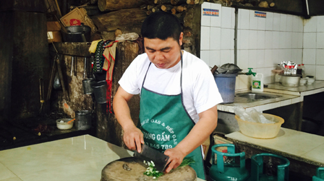 Triệu phú đá đỏ và con đường hoàn lương