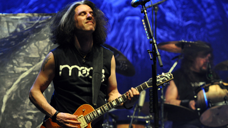 Trộm “khoắng” đàn xịn