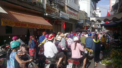 Đông như chợ tết