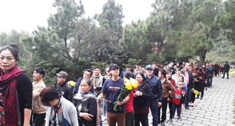 Hàng ngàn người dâng hương, viếng Đại tướng Võ Nguyên Giáp