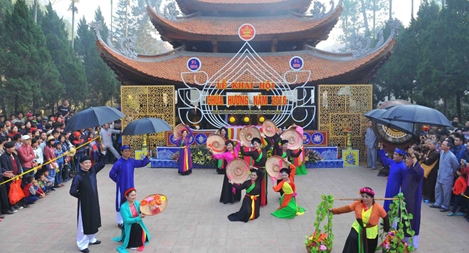 Du xuân để về cội nguồn