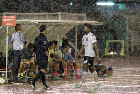 Vấn đề V.League: Học "tây" - "tây" học