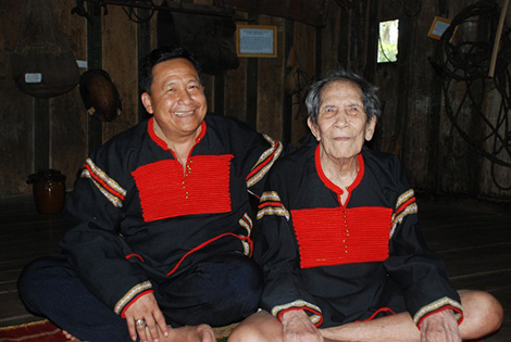 Khăm Phết trên cao nguyên lộng gió…