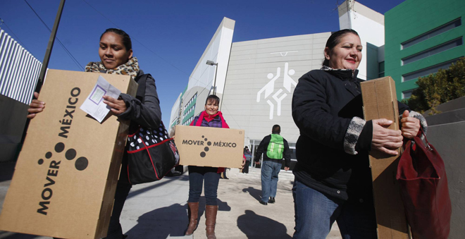 Tặng tivi hỏng cho dân nghèo