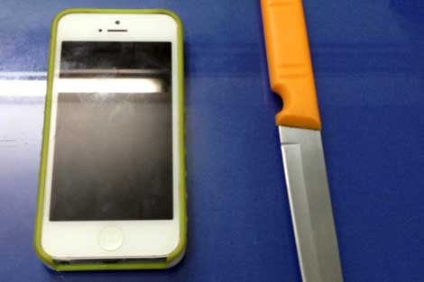 2 vợ chồng bị cướp Iphone trên đoạn đường vắng