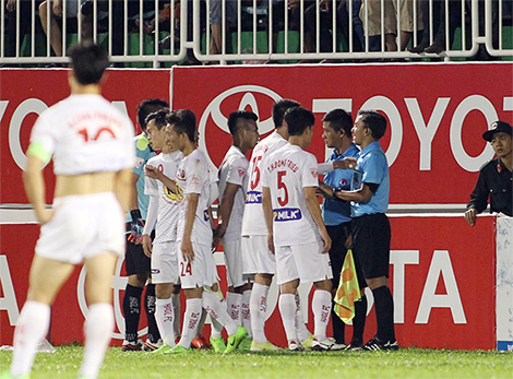 Quảng Ninh và Hoàng Anh Gia Lai đều quyết thắng