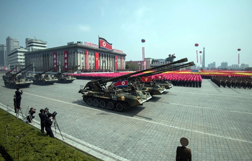 CHDCND Triều Tiên duyệt binh phá thế bí?