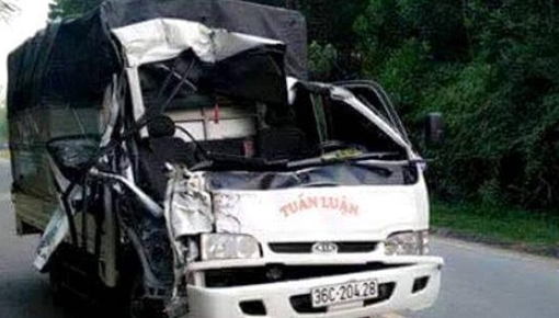 Xe tải gặp nạn, thượng úy công an tử vong