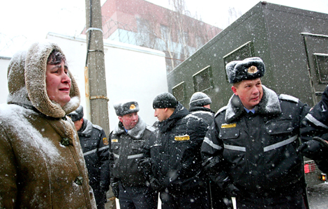 Tranh cãi “Luật ký sinh”, chuyện nhỏ…