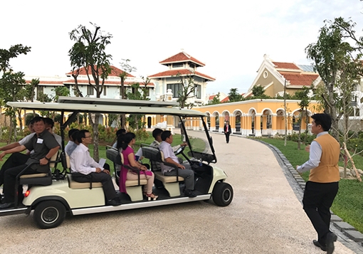 Xe điện phục vụ du khách tại Phú Quốc