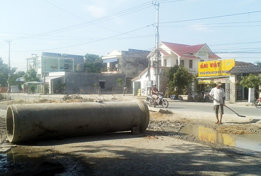 Người dân chặn đường vì thi công ì ạch