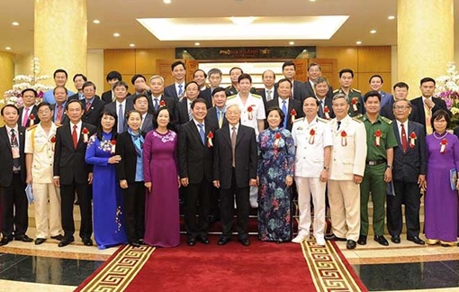 Tổng Bí thư Nguyễn Phú Trọng gặp mặt các đại biểu trong chương trình “Vinh quang Việt Nam”