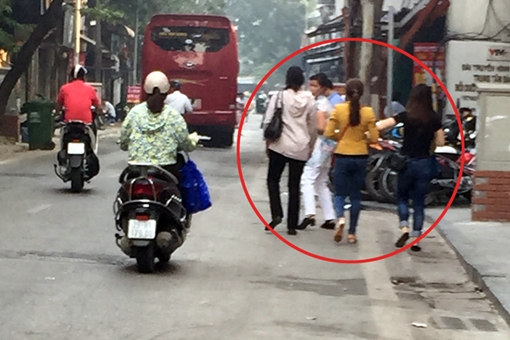 Vấn nạn “cò” lộng hành ở cổng bệnh viện