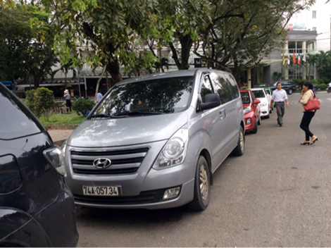 Nạn “xe dù, bến cóc” lộng hành trên đất Cố đô