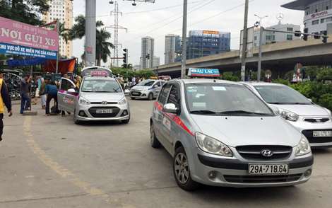 Cần cạnh tranh bình đẳng giữa taxi truyền thống với Uber, Grab