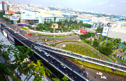 Cận cảnh 2 cầu vượt giảm ùn tắc ở Tân Sơn Nhất