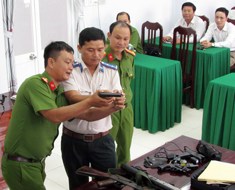 Sử dụng công cụ hỗ trợ để giải tán bạo loạn, xâm phạm an ninh quốc gia