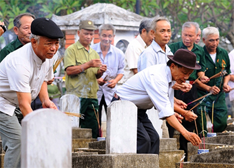 Tháng 7 ở Nghĩa trang liệt sĩ Việt-Lào