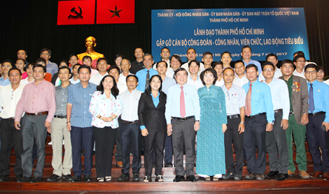 Lãnh đạo TP HCM gặp gỡ cán bộ công đoàn, lao động tiêu biểu