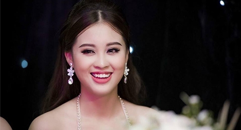 "Đứng hình" với nhan sắc nữ sinh Học viện Cảnh sát thi Hoa hậu Hoàn vũ