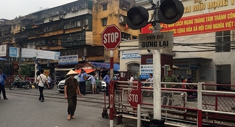 Chế tài nhẹ, khó trị “cò” trước cổng bệnh viện