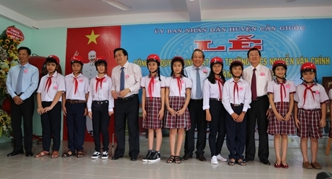 Đồng chí Trương Hòa Bình dự lễ khánh thành Trường THCS Nguyễn Văn Chính