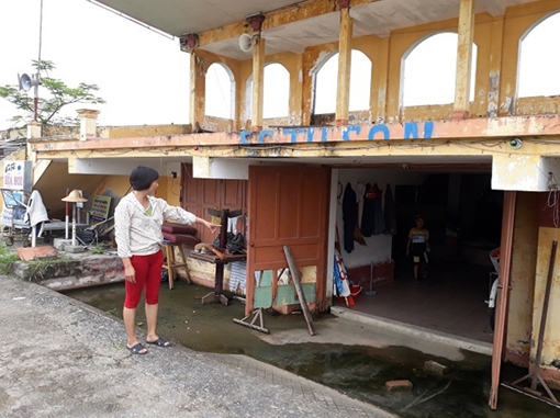 Cán bộ giao đất sai, dân oằn lưng gánh nợ