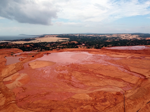 Lo ngại ô nhiễm phóng xạ từ khai thác titan