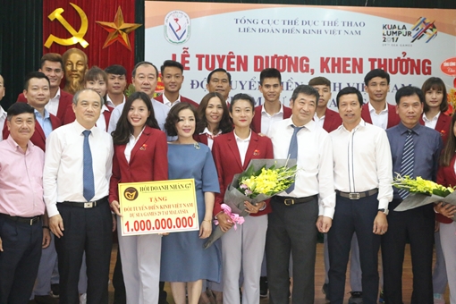 Văn Phú – Invest cùng Hội doanh nhân G7 tặng 1tỷ đồng cho Đội Điền kinh Việt Nam