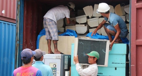 Bắt hai giám đốc nhập khẩu hàng lậu