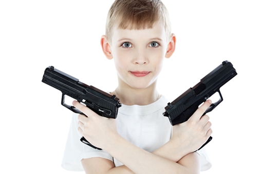 Xem phim bạo lực kích thích trẻ sử dụng súng