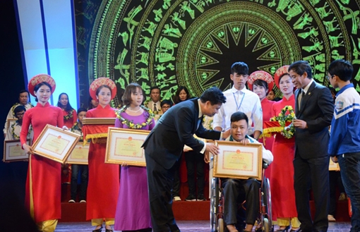 10 năm làm đôi chân cho bạn đến lớp