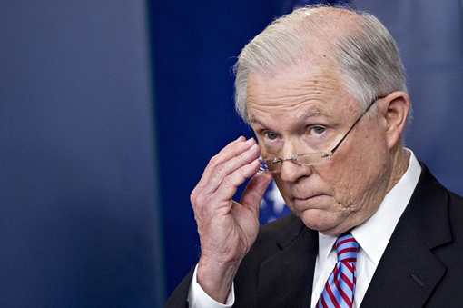 Mỹ cân nhắc chỉ định công tố viên đặc biệt điều tra bà Clinton