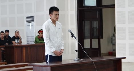 Tạt xăng biến người yêu thành “đuốc sống” vì nghi ngờ có tình mới