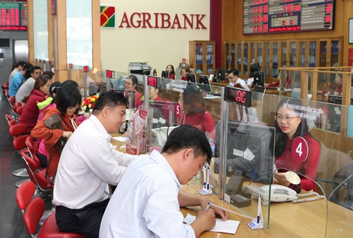 Agribank và Vietcombank đi đầu giảm lãi suất cho vay 